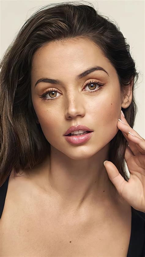 Ana de Armas has such a fuckable face | Scrolller