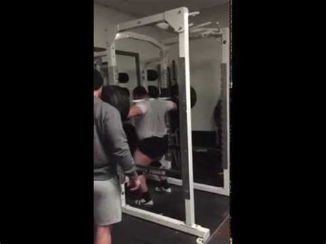 Eddie Hall 340kg RAW squat x 5 reps - YouTube