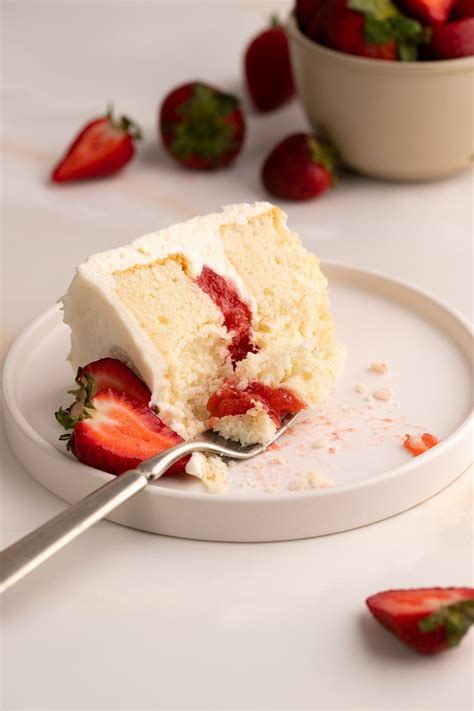 vanilla cake with strawberry filling 6