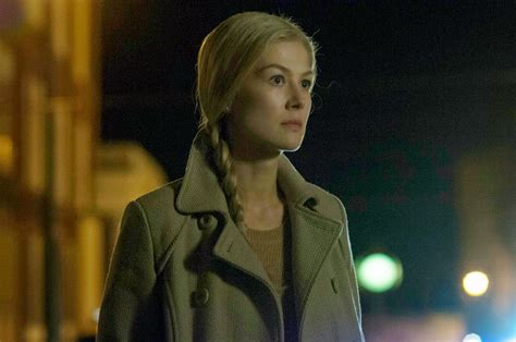 Lakwatsera Lovers: Rosamund Pike: Fully Titular in “GONE GIRL”