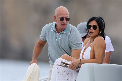 Lauren Sanchez shows off engagement ring on Jeff Bezos' $500M yacht