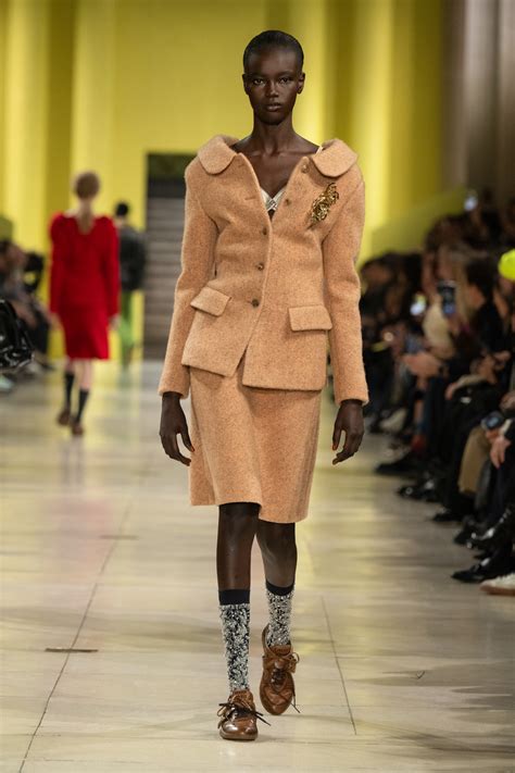 Miu Miu Fall 2025 Ready-to-Wear Runway, Fashion Show & Collection