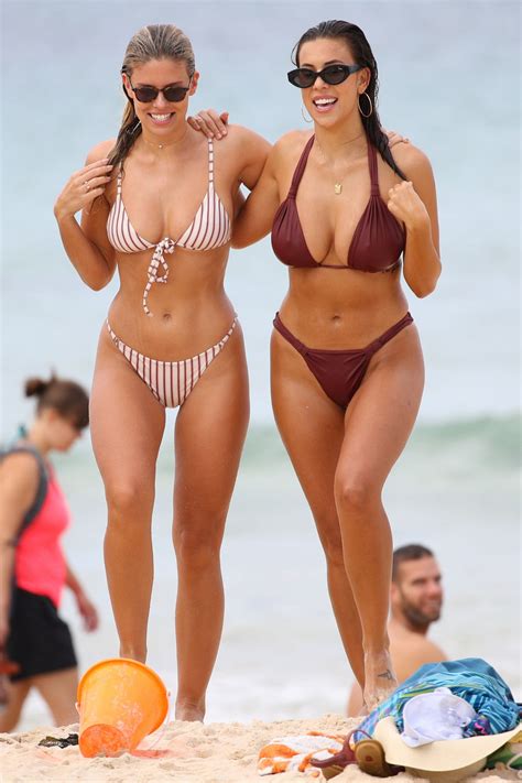 Natasha Oakley E Devin Brugman L'Officiel St Barth | 🌴👙 An