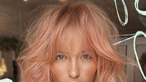 Wet-Look Hair Is The Shower Fresh Trend That's Keeping Us Cool This ...