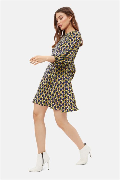 Traffic People: Women's Floral Dresses, Tops & Jumpsuits