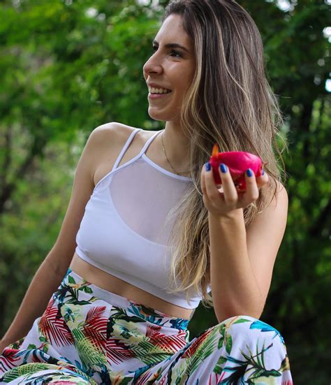 Júlia Lopes | Yoga e terapias corporais (@juliacflopes) • Instagram
