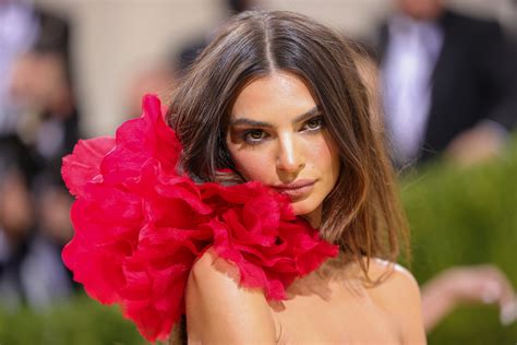 Emily Ratajkowski Blurred Lines Nude