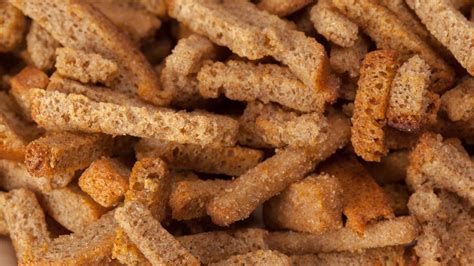 Сухарики — калорийность, белки, жиры, углеводы и рецепты с продуктом на ...