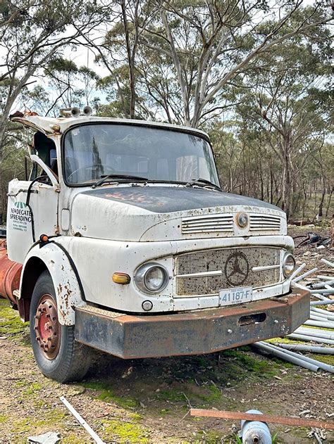 1976 Mercedes-Benz 1418