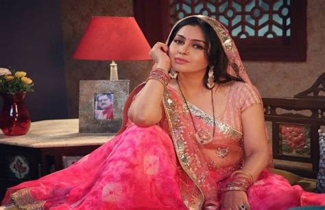 bhabhi ji ghar par hai  shilpa shinde  saumya tandon  sister