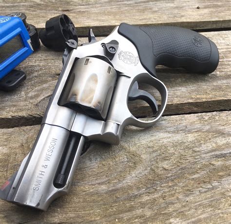 legend returns  sw model  firearm review usa carry