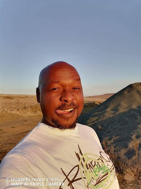 Nthebe Mozhina
