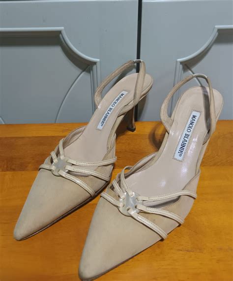 Manolo Blahnik Kitten Heels - Bentahero.com