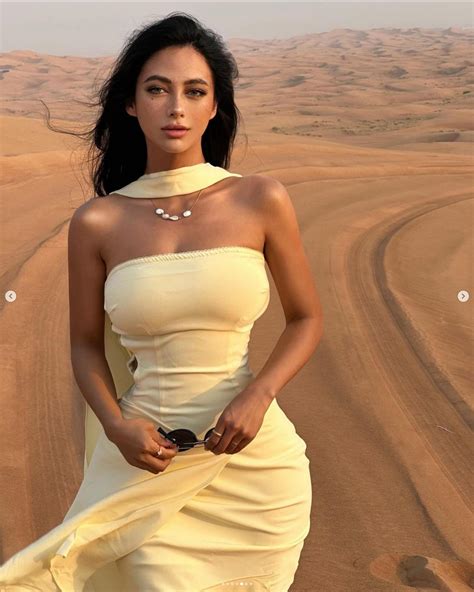 Niki Shu Pictures (63 Images)