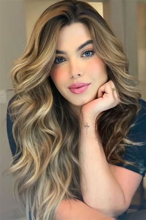 35 tipos de mechas para el pelo 2025 (ordenadas por colores)