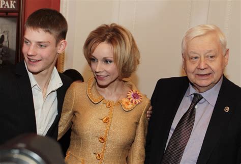 Сын Табакова встревожил комментарием о здоровье отца - Звезды - WomanHit.ru