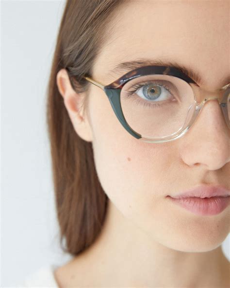 Pin de e en Очки en 2024 | Gafas para mujer, Anteojos, Gafas