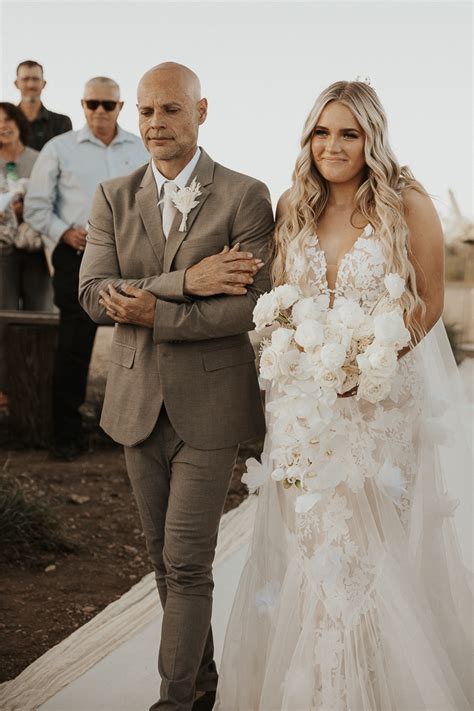 Monochromatic Bonneville Salt Flats Wedding | Junebug Weddings