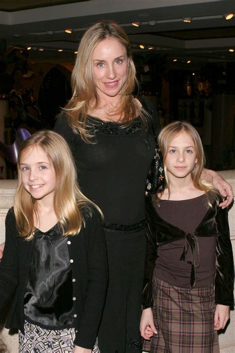 Michael J. Fox Twin Daughters: Photos of Aquinnah, Schuyler | Closer Weekly