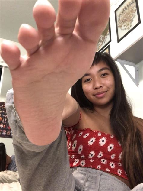 Never gave a foot job before... | Scrolller