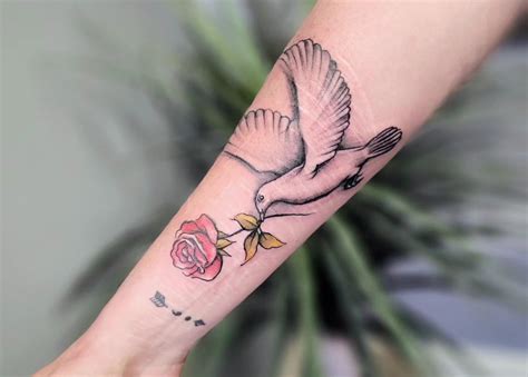 Amazing Dove Tattoo Designs & Their Meaning