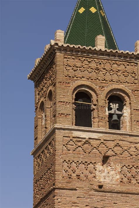 Os Tres Poderes Legislativo Judiciario Executivo - Clocher église De Notre-dame Du Rosaire Ambel Espagne Image stock