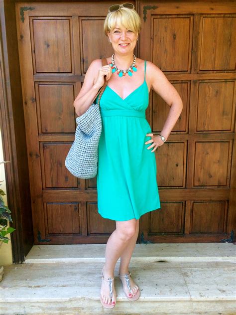 Women over 40 - what to pack for a hot beach holiday - Midlifechic