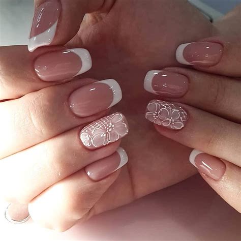 Французский маникюр на короткие ногти квадратной формы с дизайном фото