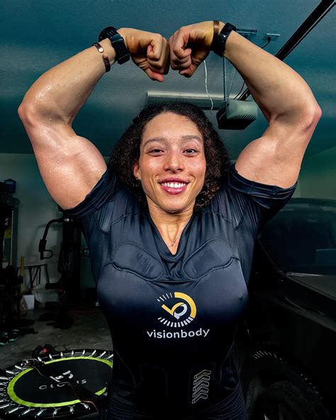 Carolyne Marquez (carolynefit_)