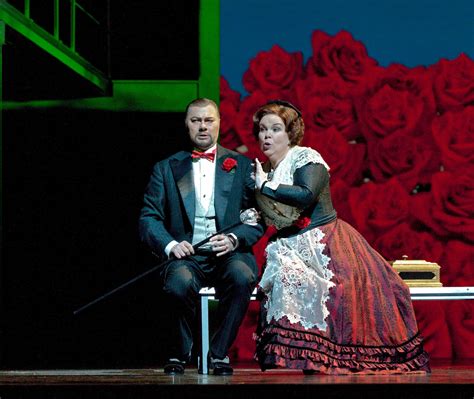 Wendy White Says Met Refuses to Pay Her After Injury - The New York Times