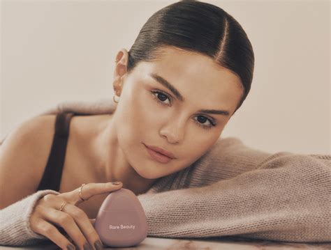 Selena Gomez: Redefining Beauty Standards Image 6