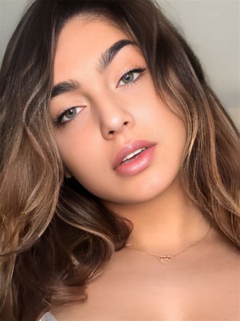 Emily Rinaudo (Model) Age, Height, Weight, Wiki, Biography, Boyfriend ...