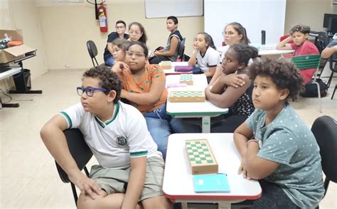 Escola Waldomiro Fantini inicia projeto com aulas de xadrez para os ...