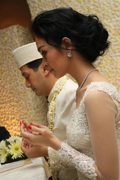 lia kartika ira sumardi bridestory