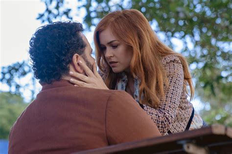 Love bites in 'Wolf Like Me' with Isla Fisher and Josh Gad | The