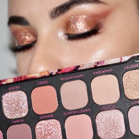 Revolution палитра сенки за очи - Forever Flawless Eyeshadow Palette ...
