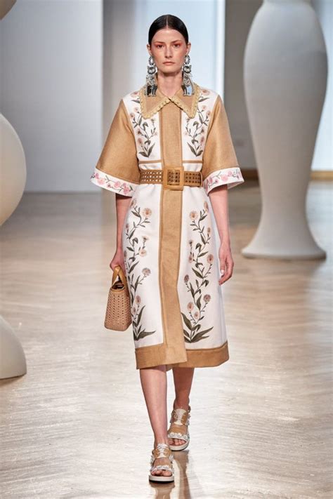 Pin by Viktoria Vika on Пальто | Fashion dresss, Fashion dresses ...