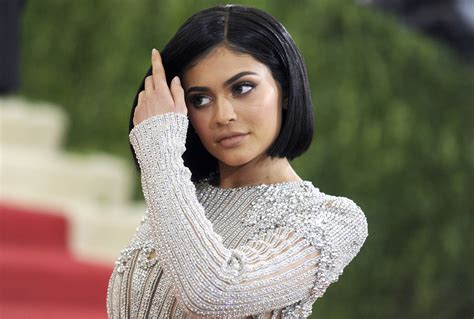 Download Kylie Jenner Met Gala 2016 Makeup Wallpaper | Wallpapers.com