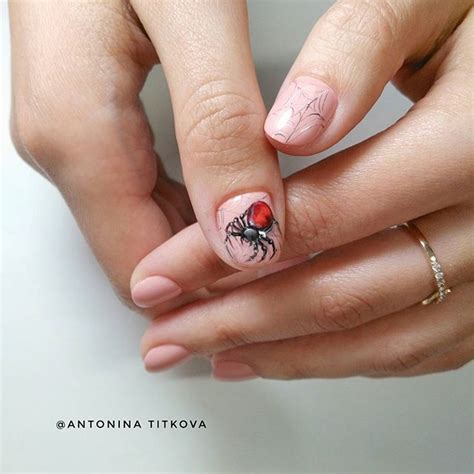 Пауки и паутина: маникюр ногтей Хэллоуин 2020 | Nailspiration.net