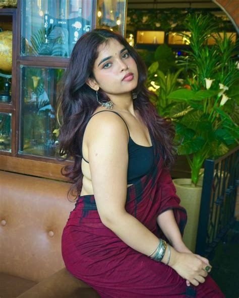 VISHAKHA PRAKASH | Oh to be a desi girl 🕊️🛺🪕📜🪷 . #saree #sareelove #