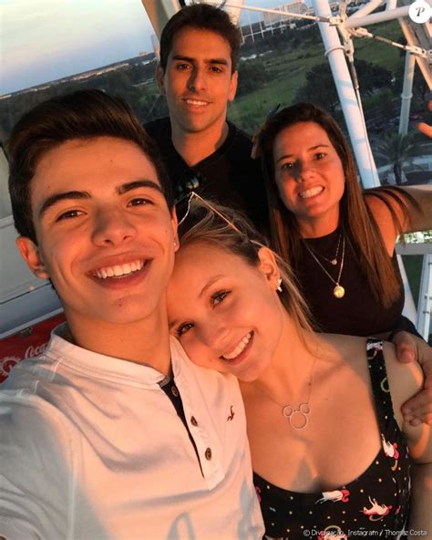 Thomaz Costa E Namorada - Larissa Manoela e Thomaz Costa curtem montanha-russa na Disney e atriz ...