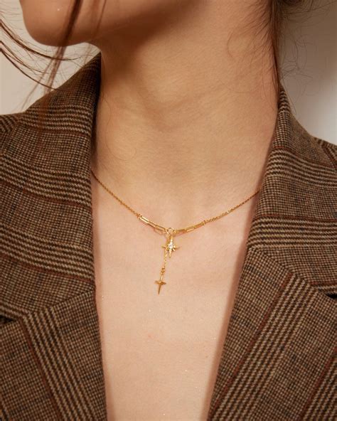 Melissa Gold Star Necklace | en route jewelry