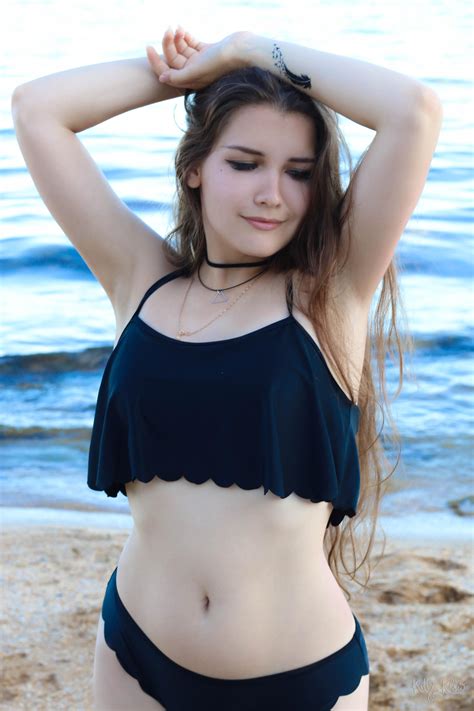 At the beach : r/KittyKlaw