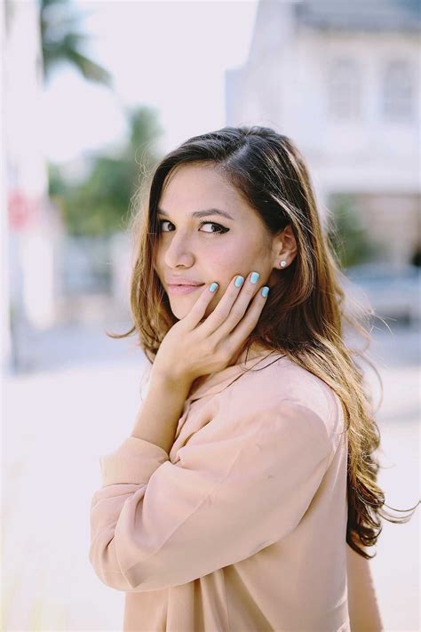 Profile and Biography of Paula Geneid 3