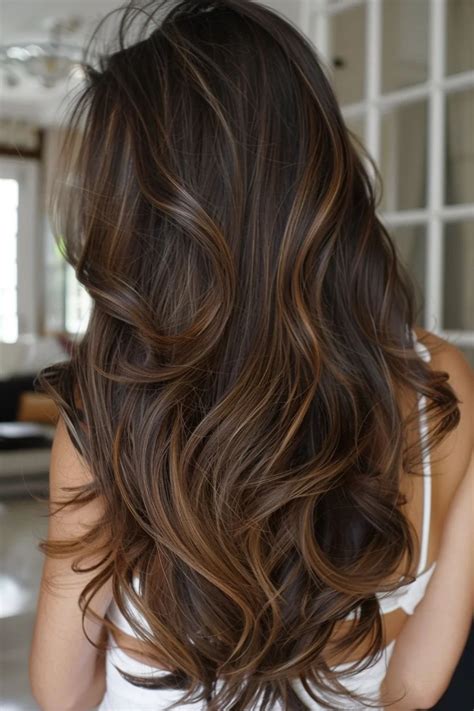 27 Dark Brown Hair With Highlights Hairstyles That Will Add Depth and ...