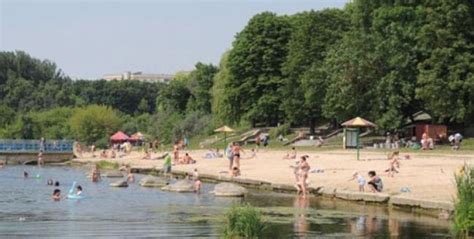 В озері Басів Кут є кишкова паличка, проте відпочивальників це не лякає ...