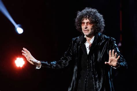 Download Howard Stern On Stage Wallpaper | Wallpapers.com