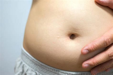 Mi hijo tiene el estomago inflamado y duro: síntomas en niños