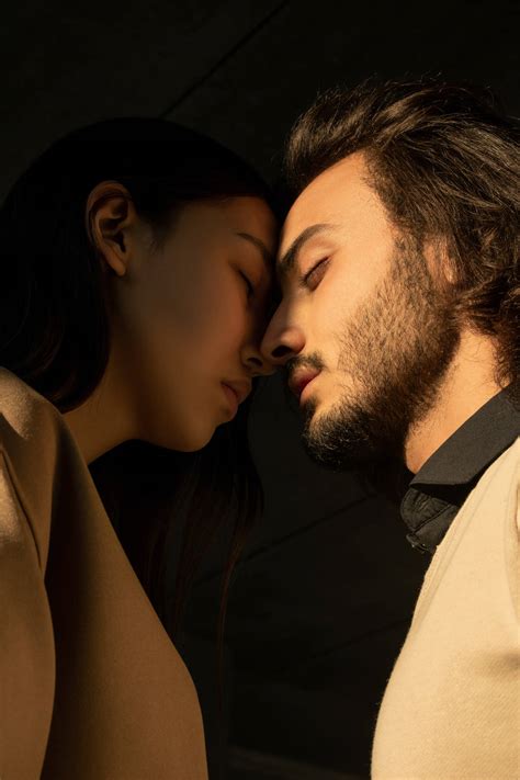 [200+] Romantic Couple Wallpapers | Wallpapers.com