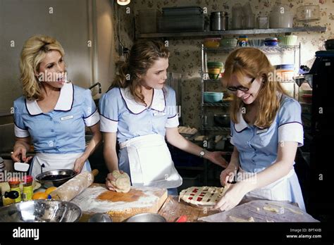 KERI RUSSELL CHERYL HINES & ADRIENNE SHELLY WAITRESS (2007 Stock Photo ...